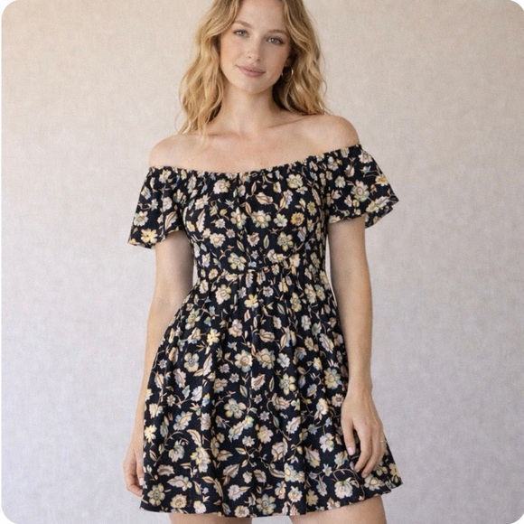 Old Navy Dresses & Skirts - Old Navy Women’s Floral Dress in Black and Yellow. NWT. Size Medium